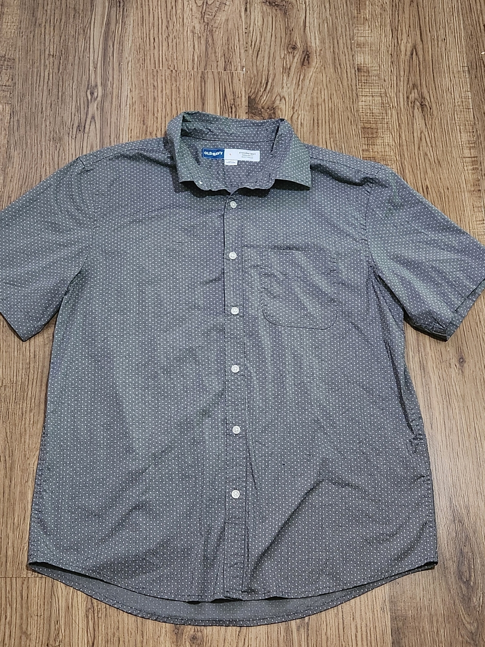 Old Navy Men's Short-Sleeve Button-Down Shirt in Charcoal with Micro Dot Print